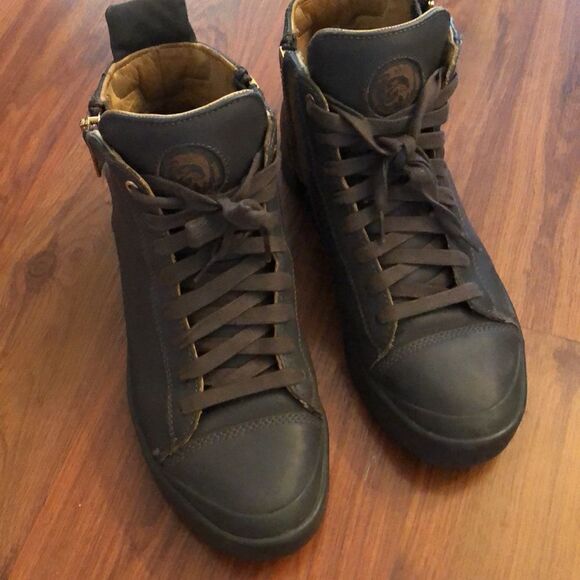 Diesel Nentish gray leather high top zip around sneaker. Size 8. - Picture 3 of 9